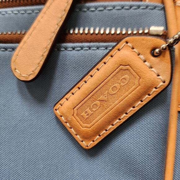 Authentic Leather Coach Messenger/Laptop Bag, Great Condition - Picture 6 of 11